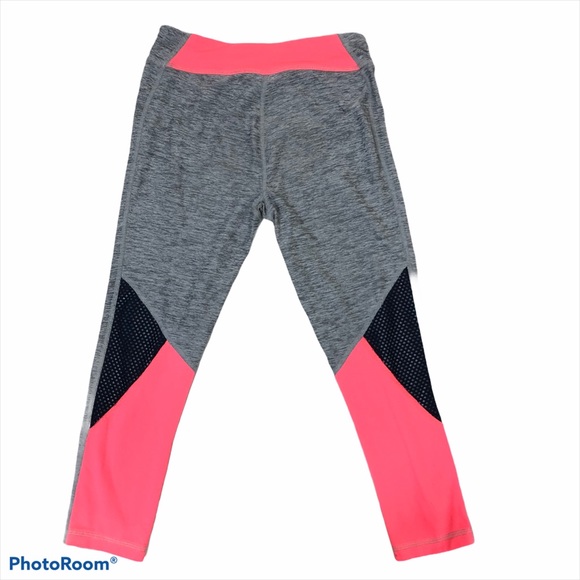 Under Armour Pants - Ladies Under Armour Capri Length Athletic Pants S